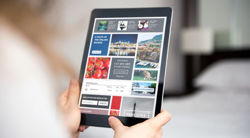 タブレットに表示されたWeb広告のイメージ
