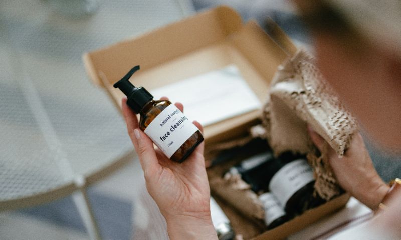 デザイン性のある商品を開封